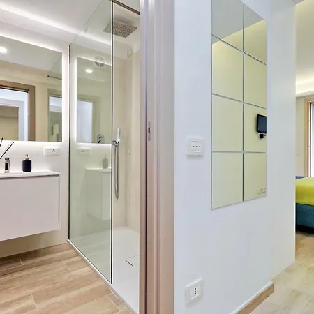 Apartment Green Terraced Apartment. 3 Stops From Colosseum Rome