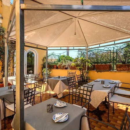 Comfort Astoria Palace Bed & Breakfast 3*