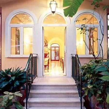 Astoria Garden Hotel 3*