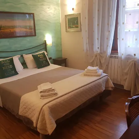 Aurelia Garden Gold Bed & Breakfast