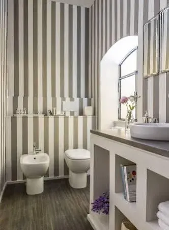 Garibaldi Suites Hotel