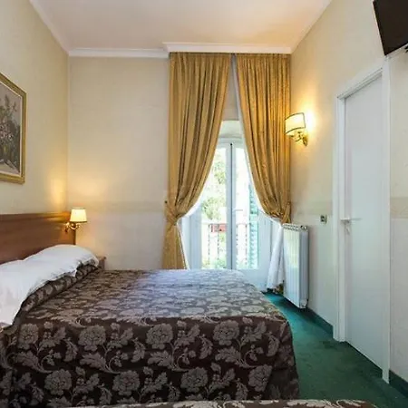 Astoria Garden Hotel 3*