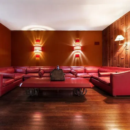 Grand Colony Hotel