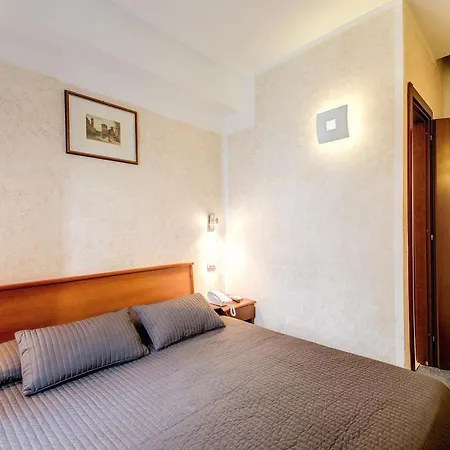 Гостевой дом La Luna Romana 2*