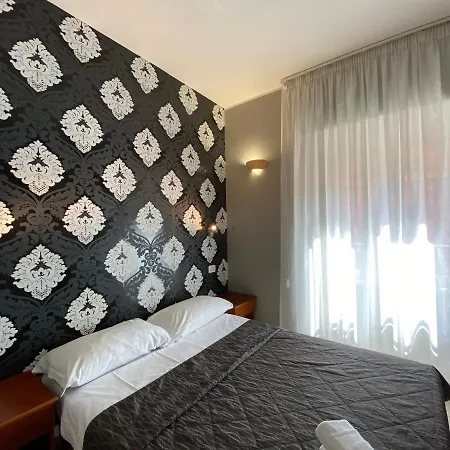 Гостевой дом La Luna Romana 2*