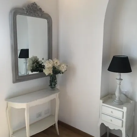 La Finestra Sul Colosseo 1 Bed and breakfast