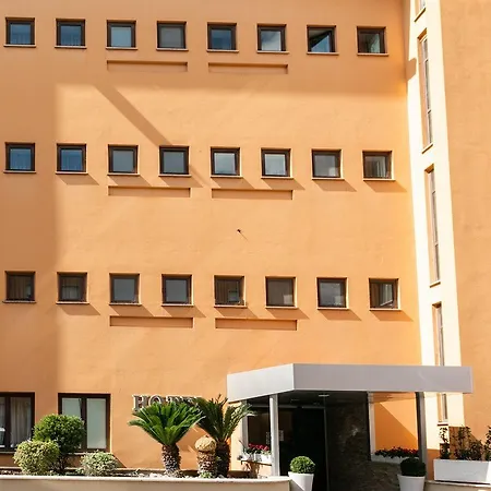 מלון Garden Area Eur 4*