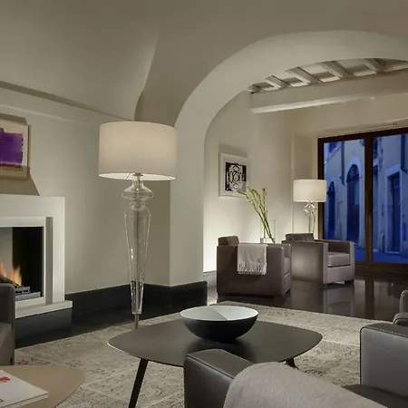 بالازو سكانديربيغ 4* روما