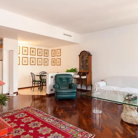Dora Trevi Apartment Rome