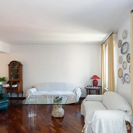 Dora Trevi Apartment *