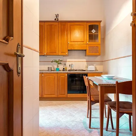 Redseven Apartment *