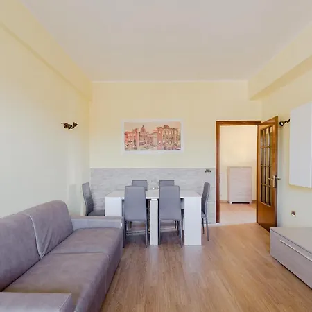 Apartment Le Rondini Apartment, 5 Persone, 2 Balconi, Policlinico Tor Vergata E Casilino *