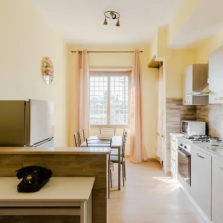 Apartment Le Rondini Apartment, 5 Persone, 2 Balconi, Policlinico Tor Vergata E Casilino Rome