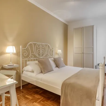 Apartment Atrhome Penthouse Frattina *