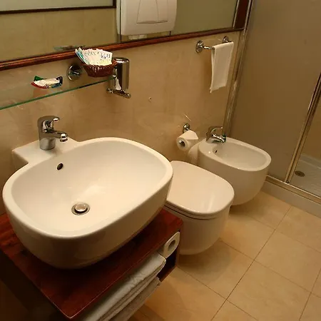 Al Colonnato Di San Pietro Bed & Breakfast 3*