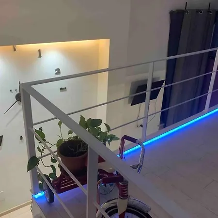 Small Mezzanine Colosseo Apartment *