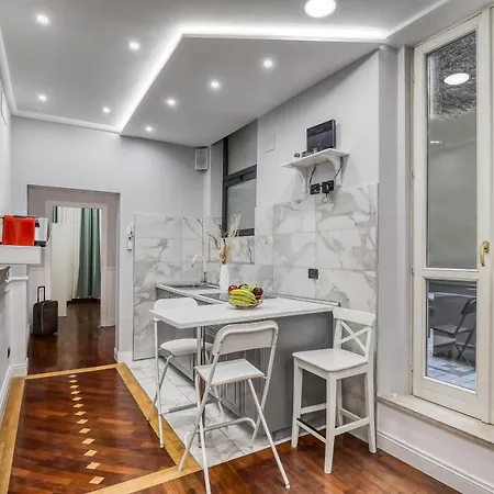 Apartment Atrhome Frattina Luxury Rome