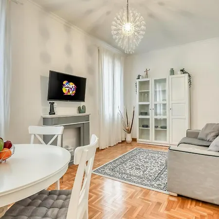 Atrhome Penthouse Frattina *