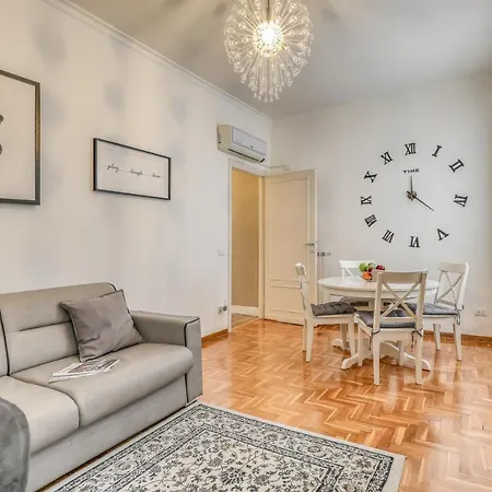 Atrhome Penthouse Frattina Apartment *