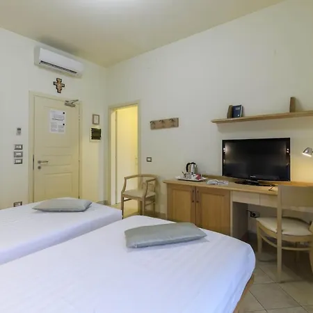 Domus Australia Hotel 4*
