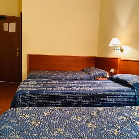 Hotel Ferrari 2*