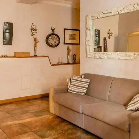 Apartment Right In The Ancient Historical Center Two Bedrooms Two Bath, Up To 6 Pax Rome