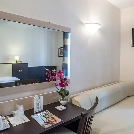 Hotel Tritone Rome