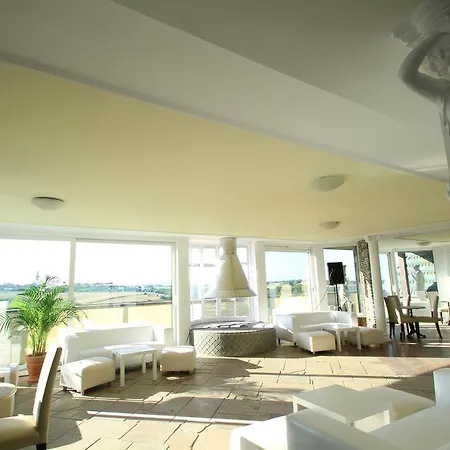 Grand Colony Hotel 3*