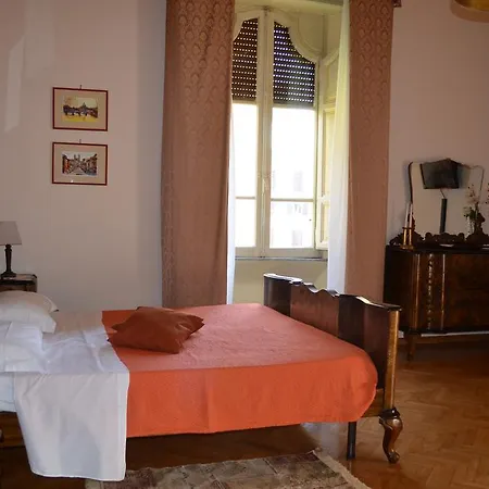 Charming House Bed & Breakfast Rome
