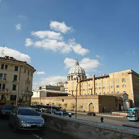Bed & Breakfast Al Colonnato Di San Pietro 3*