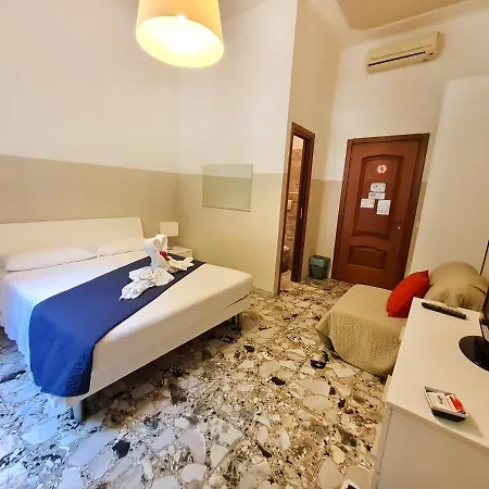 Sweet Life Guesthouse 3*