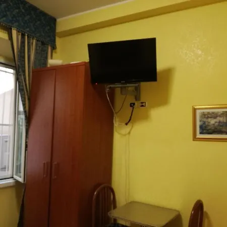 La Casa Dell'arte Guest house 2*