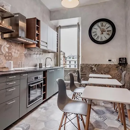 House Piramide Guest house *
