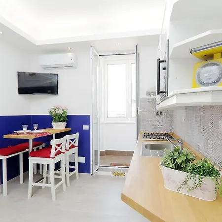 Apartment Caracciolo Rome