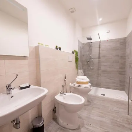 The Rent - Close To Termini Station Rom