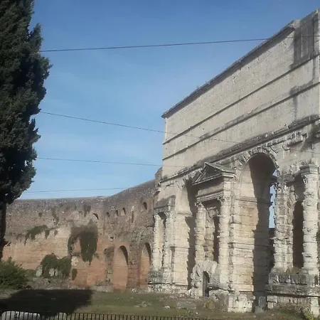 Alojamento de Acomodação e Pequeno-almoço Emanuela Roma