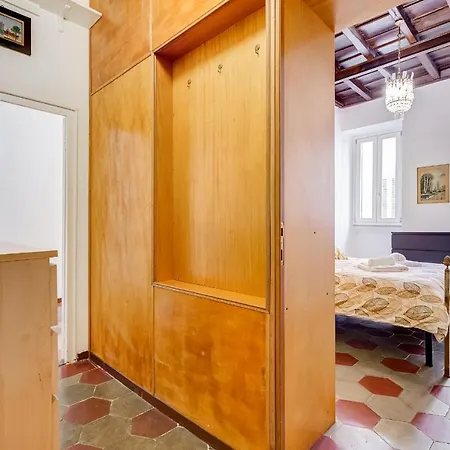 Spanish Steps Spacious Apartment