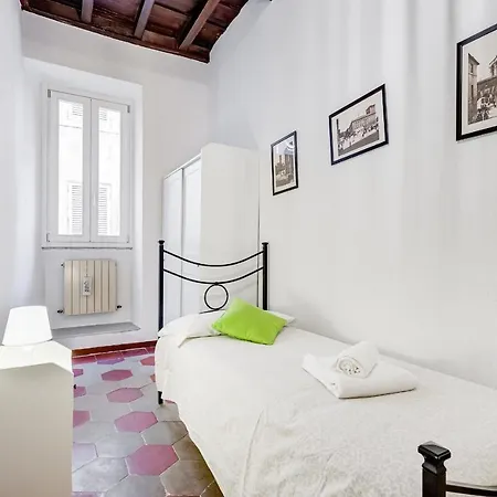 Spanish Steps Spacious Apartment Rome