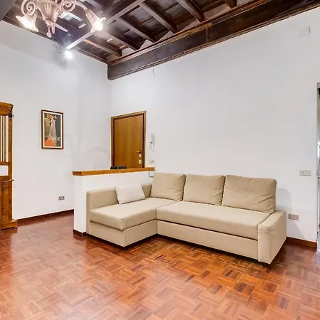 Spanish Steps Spacious Apartment