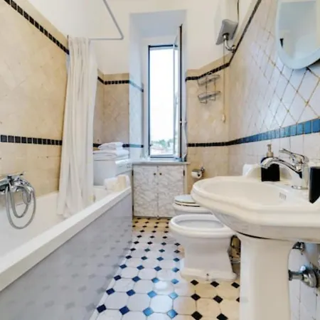 Sunny Flat In Elegant Building Close To Colosseum Apartamento Roma