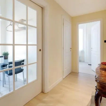 Sunny Flat In Elegant Building Close To Colosseum