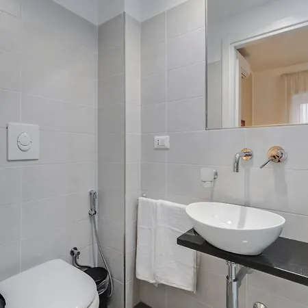Av Domus Vatican St.peter Bed & Breakfast 2*