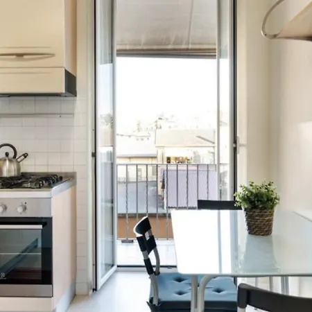 Sunny Flat In Elegant Building Close To Colosseum Roma