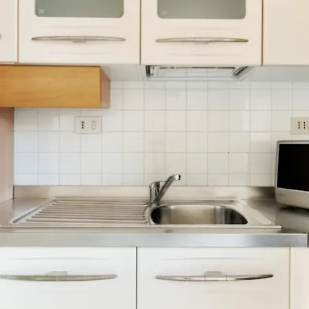 Sunny Flat In Elegant Building Close To Colosseum