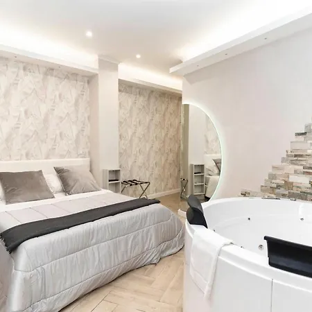 Silver Coliseum Apartment *