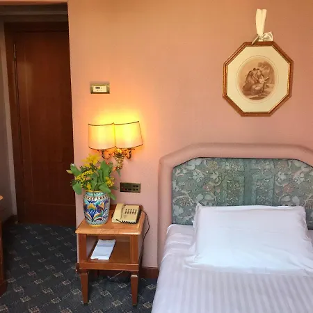 Mecenate Palace 4*