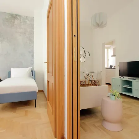 Take Me - Forum Apartment