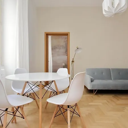 Take Me - Forum Apartment