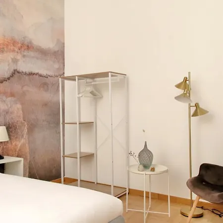 Take Me - Forum Apartment