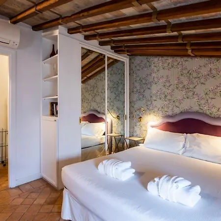 Frattina Apartment